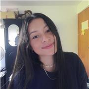 Estudiante imparte clases a niños de todas las edades